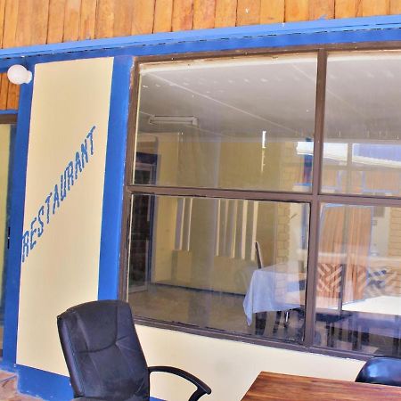 P Wake Guesthouse Opuwo Екстериор снимка