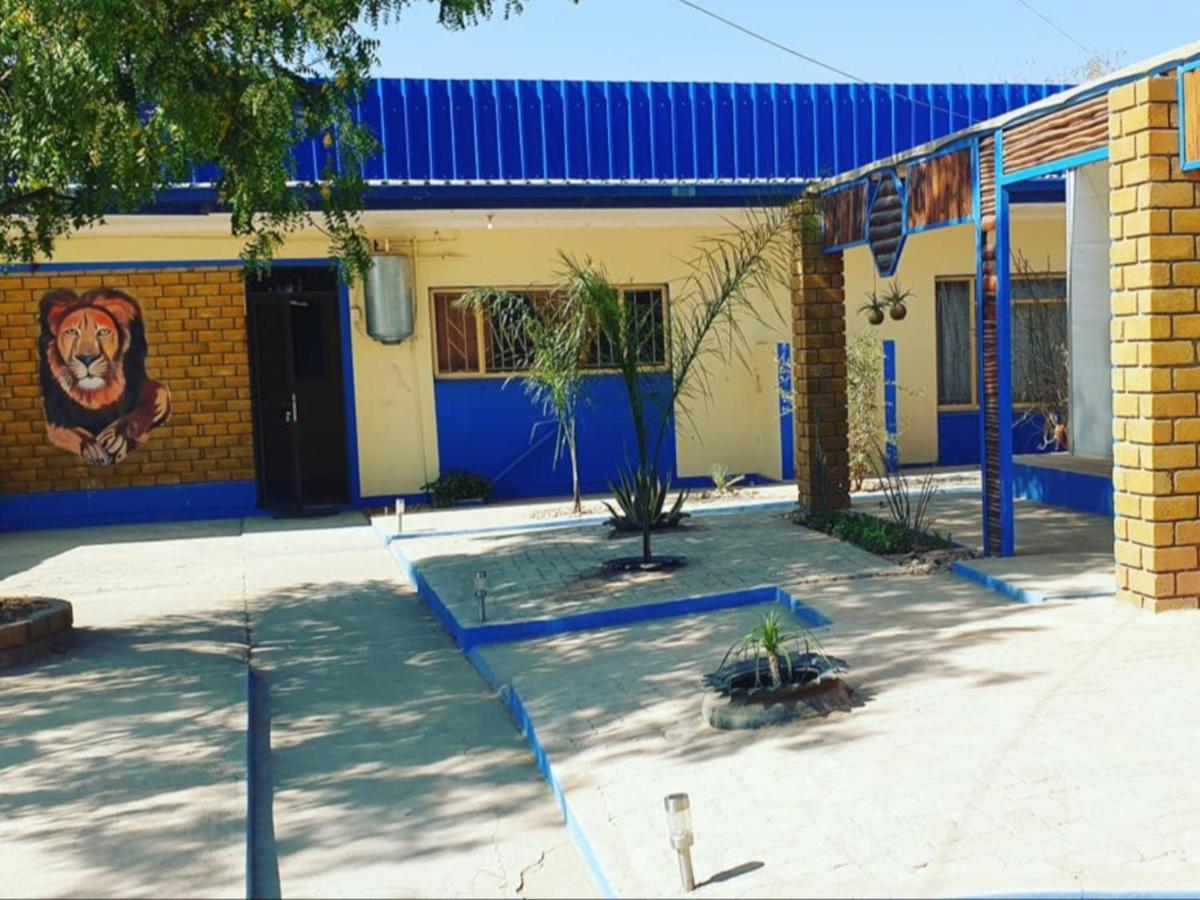 P Wake Guesthouse Opuwo Екстериор снимка