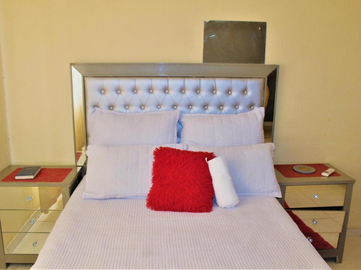 P Wake Guesthouse Opuwo Стая снимка